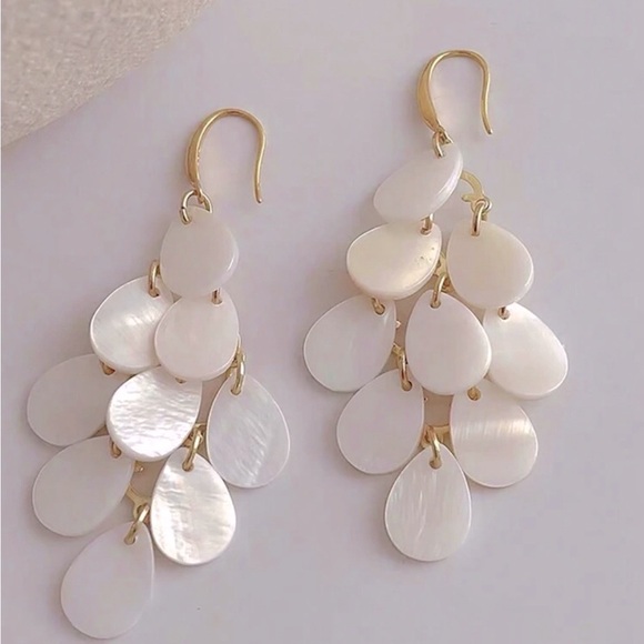 Shell tassel earrings cream dangle beach accessories - Picture 1 of 3